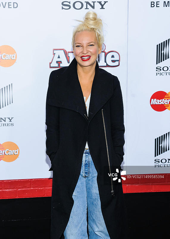 希雅出席纽约电影《安妮》首映式图片素材