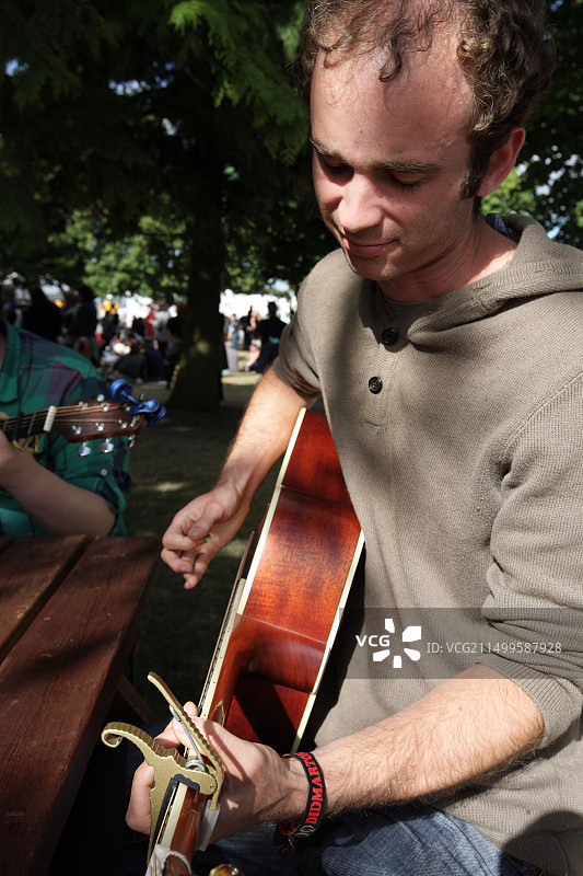 2013年迪马顿蓝草音乐节的表演图片素材