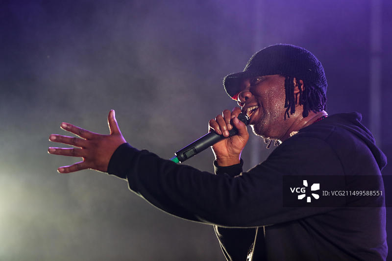 KRS-ONE在黑斯廷斯码头周末音乐节上表演图片素材