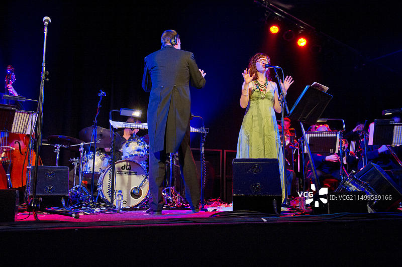 布雷肯爵士音乐节：马修·赫伯特大乐队与主唱武拉·马林斯图片素材
