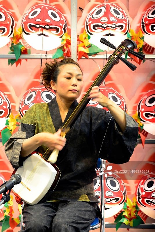 青森县ASPAM中心内的津轻三味线表演图片素材