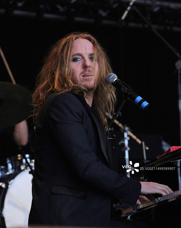 蒂姆·明钦弹钢琴图片素材