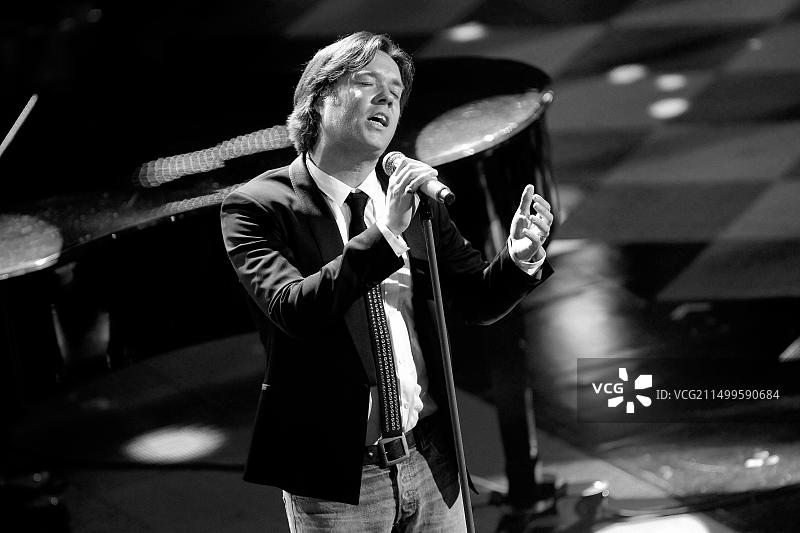 意大利圣雷莫：鲁弗斯·温赖特出席第64届圣雷莫音乐节开幕之夜图片素材