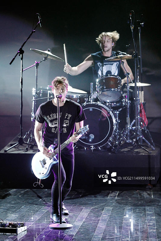 意大利米兰：五秒盛夏乐队在意大利X Factor节目中表演图片素材