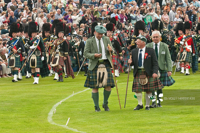 在“布雷马聚会”上演奏的苏格兰大型管乐队图片素材