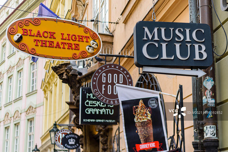 捷克布拉格音乐俱乐部和咖啡馆外的招牌图片素材