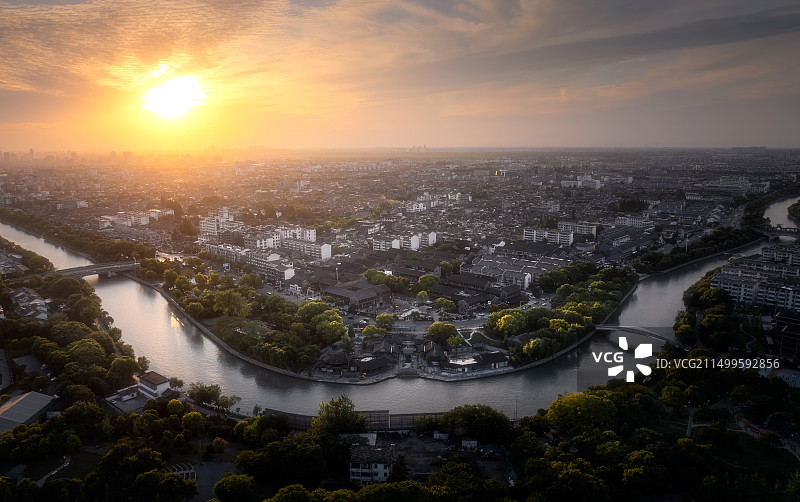 夕阳晚霞扬州古运河穿过老城区图片素材