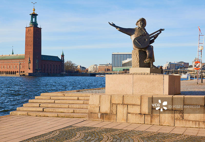 斯德哥尔摩市政厅和埃弗特·陶布雕像，埃弗特·陶布露台，瑞典斯堪的纳维亚图片素材