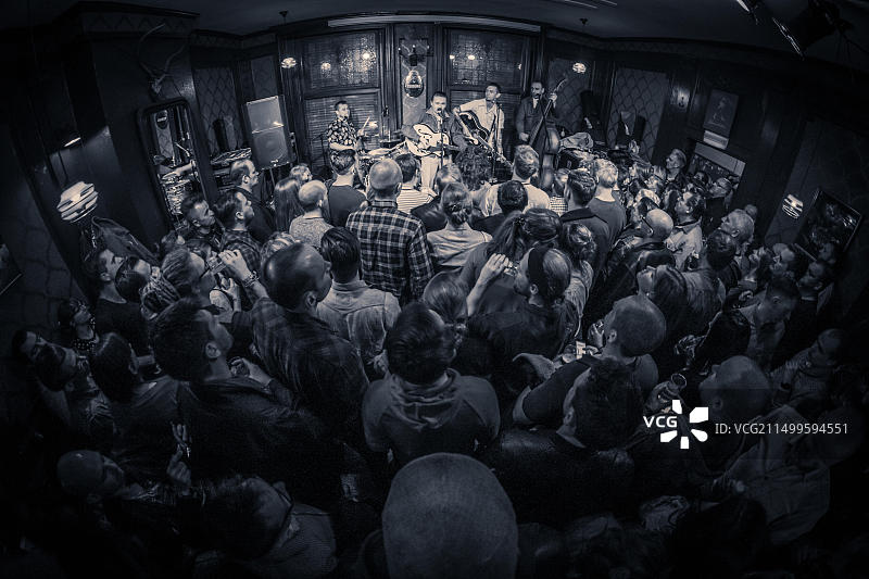 来自乌克兰的复古摇滚乐队Wise Guyz演唱会图片素材