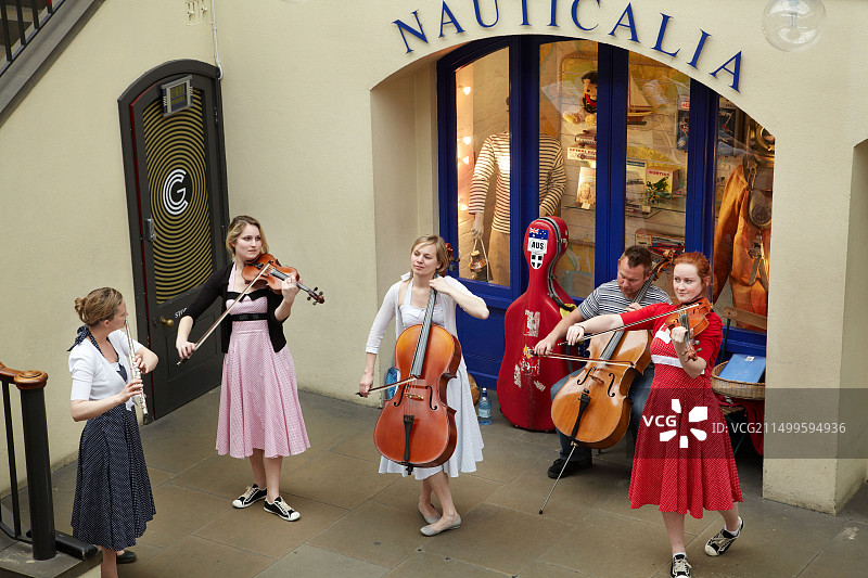 英国伦敦科文特花园市场的街头表演者图片素材