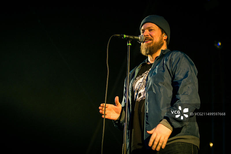 美国歌手、音乐家兼词曲作者约翰·格兰特在挪威卑尔根音乐节Bergenfest 2015上举办现场音乐会图片素材