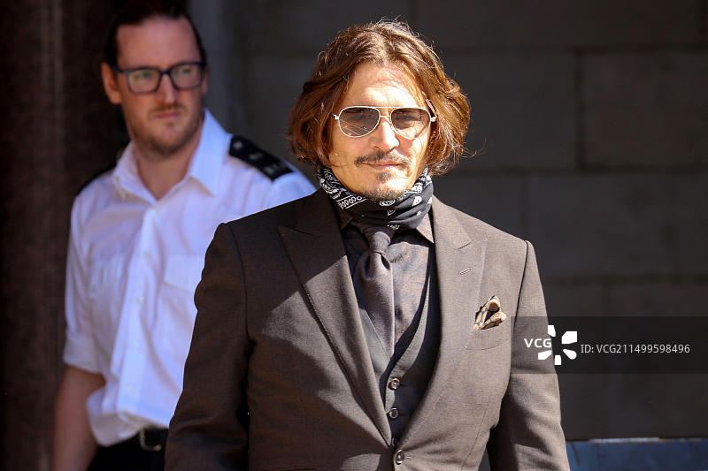 2020年7月22日，演员兼音乐家约翰尼·德普抵达伦敦高等法院图片素材