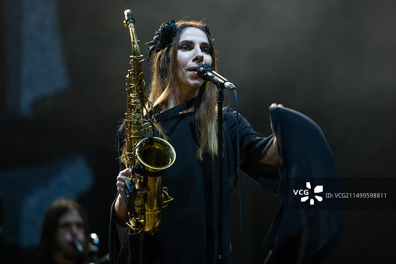 英国歌手PJ Harvey在巴塞罗那Primavera Sound 2016音乐节上演出图片素材