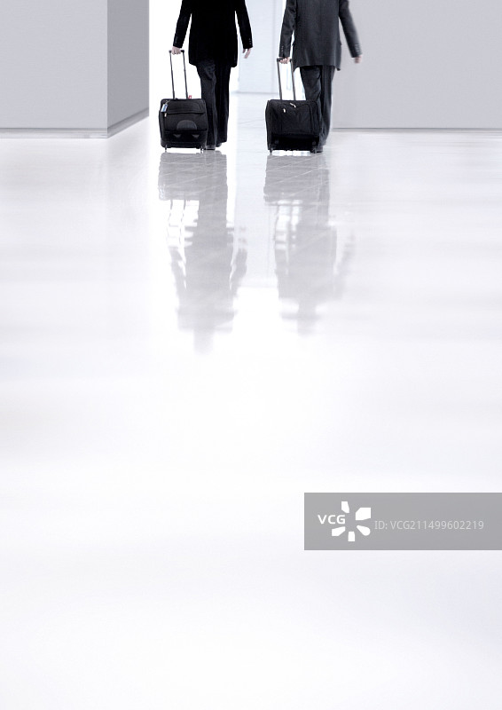 两位带行李的商人图片素材