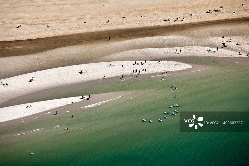 荷兰海牙斯海弗宁恩海滩日光浴场景航拍图片素材
