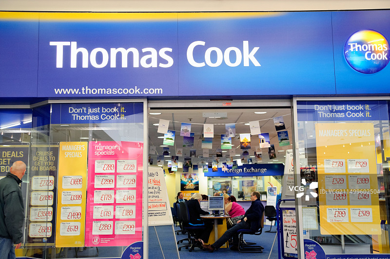 英国西米德兰兹郡梅里希尔购物中心的托马斯·库克旅行社图片素材