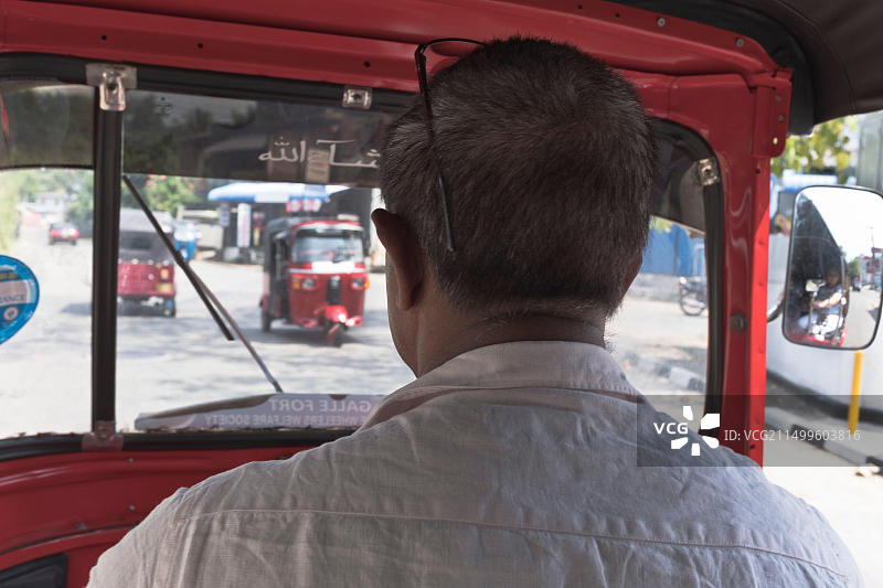 斯里兰卡加勒的嘟嘟车和人力车图片素材