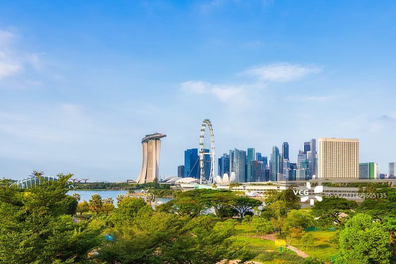 新加坡滨海湾，都市天际线，海湾东方花园，Gardens By The Bay East，树林，壁纸图片素材