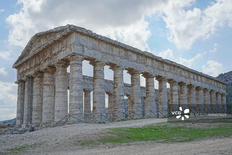 塞格斯塔历史遗址的希腊神庙图片素材