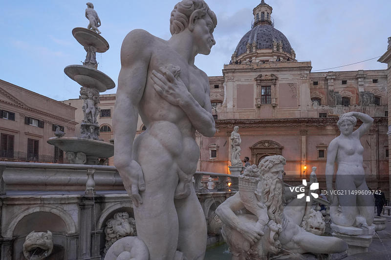 巴勒莫普雷托利亚广场的雕像景观图片素材