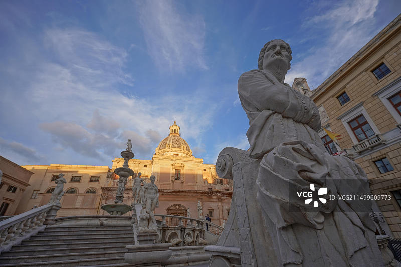 巴勒莫普雷托利亚广场的雕像景观图片素材