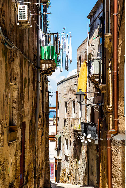 意大利塔兰托老城区的巷子图片素材