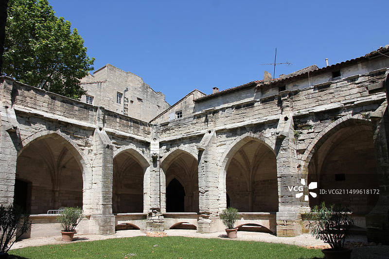 法国阿维尼翁新城圣母教堂修道院风光图片素材