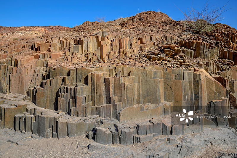 纳米比亚坤内内区Twyfelfontein附近的玄武岩风琴管地貌图片素材