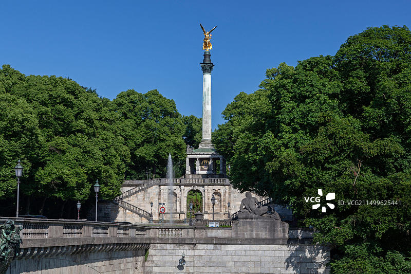 慕尼黑和平天使与伊萨尔河畔路易特波尔德桥图片素材