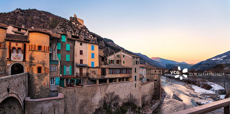 法国普罗旺斯Entrevaux的中世纪城堡图片素材