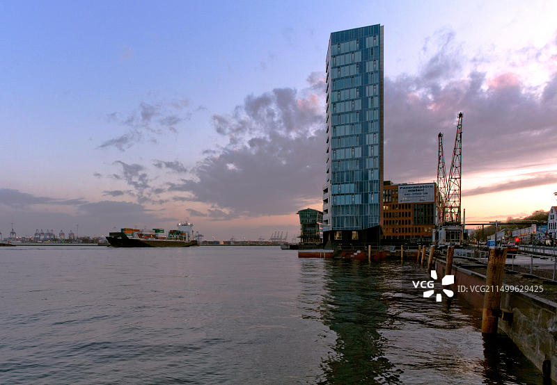 德国汉堡霍尔茨哈芬住宅楼Kristall及Grosse Elbstrasse街景图片素材