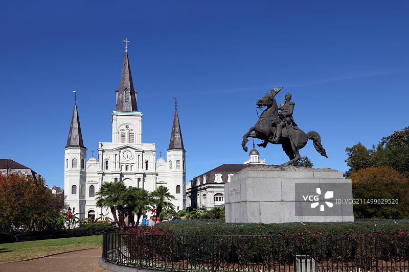美国路易斯安那州新奥尔良圣路易斯大教堂杰克逊广场图片素材