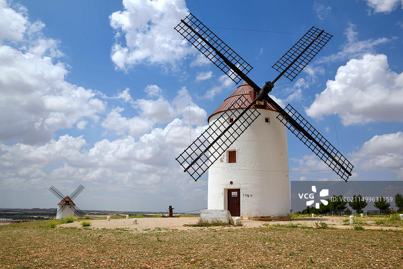 西班牙昆卡省莫塔德尔库埃沃风车图片素材