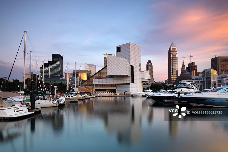 美国俄亥俄州克利夫兰摇滚名人堂天际线图片素材