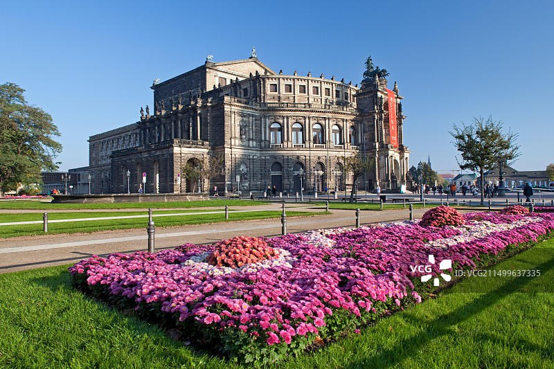 德国萨克森州德累斯顿老城森帕歌剧院图片素材