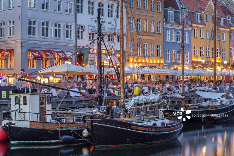 丹麦哥本哈根新港娱乐区及中心港口图片素材