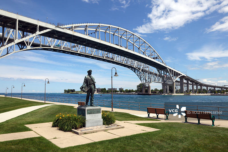 美国密歇根州休伦港：爱迪生与蓝水桥图片素材