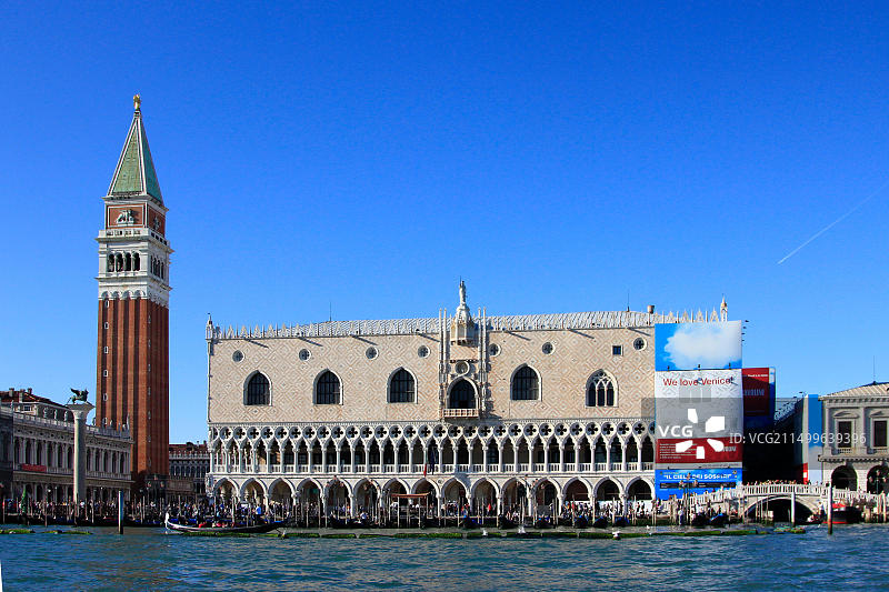 意大利威尼斯总督宫和圣马可运河图片素材