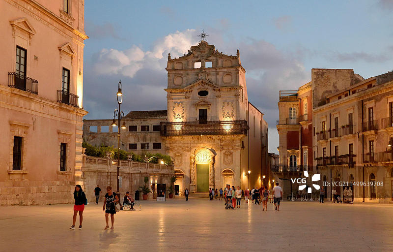 意大利锡拉库萨主教座堂广场图片素材