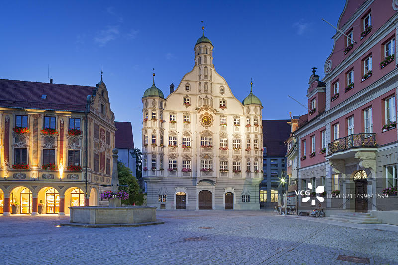 德国巴伐利亚梅明根：车轮房、市政厅和格罗斯尊夫特图片素材