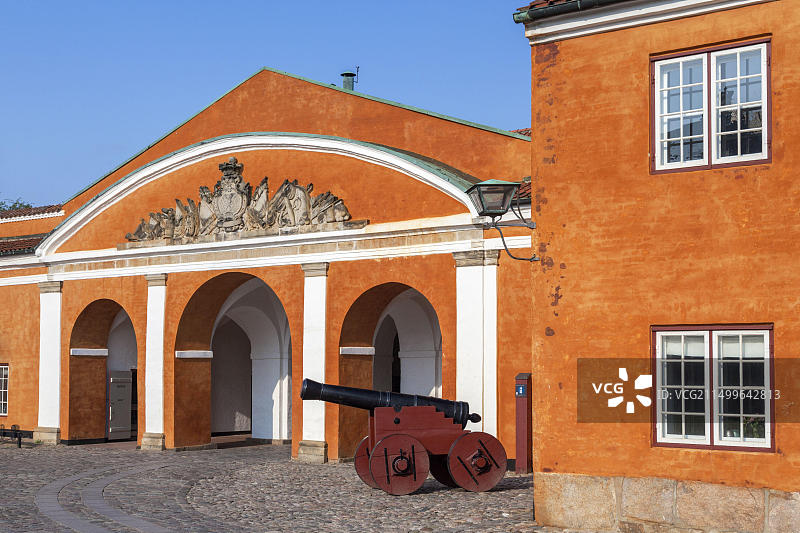 丹麦西兰岛赫尔辛格：克伦堡城堡入口处的火炮图片素材