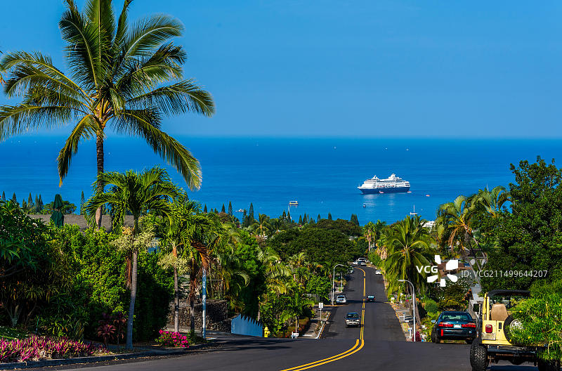 夏威夷凯卢阿-科纳：科纳路，蓝色海水，游轮旅游图片素材