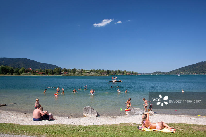 德国巴伐利亚罗塔赫-埃根特格尔恩湖畔草坪图片素材