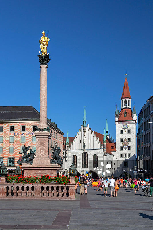 德国慕尼黑玛丽亚广场，老市政厅与圣母圆柱图片素材