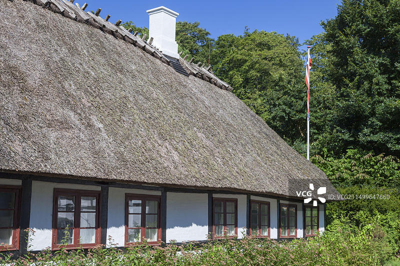 丹麦朗厄兰岛城堡花园中的烟草谷仓图片素材