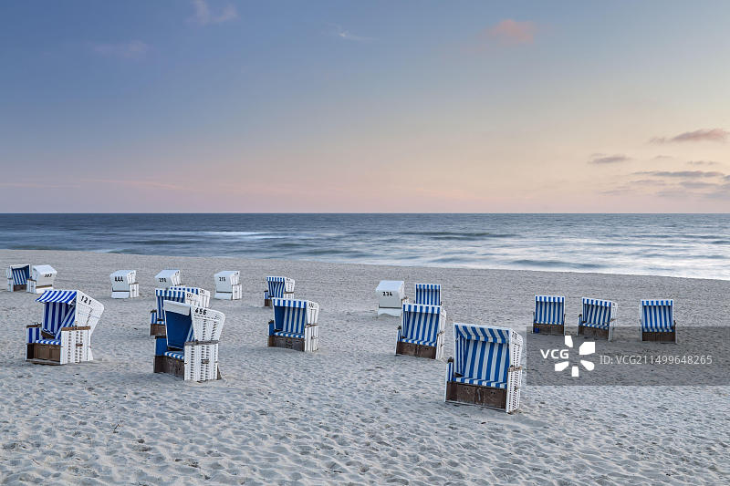 德国叙尔特岛兰图姆海滩：沙滩椅图片素材