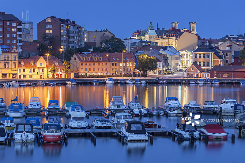 瑞典卡尔斯克鲁纳夜景图片素材