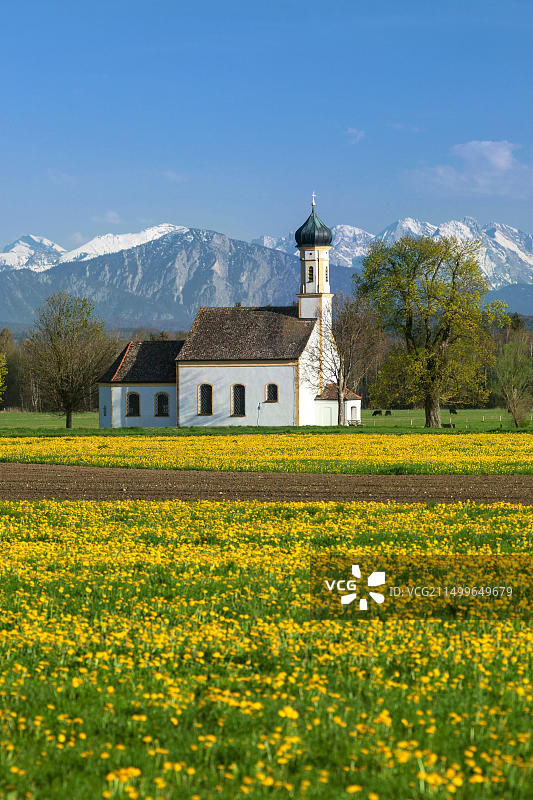 德国巴伐利亚Raisting的圣达克沃斯教堂图片素材