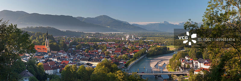 从德国巴特特尔茨的Golgatha眺望伊萨尔河谷图片素材