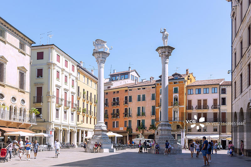 意大利威尼托维琴察市领主广场蒙特迪皮耶塔宫图片素材